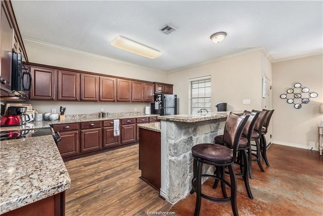 3305 Cullen, College Station, TX 77845