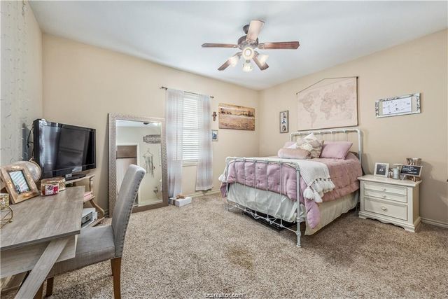 3305 Cullen, College Station, TX 77845