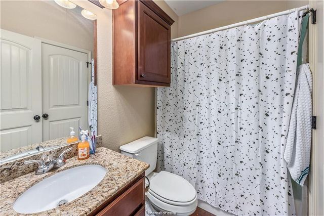 3305 Cullen, College Station, TX 77845