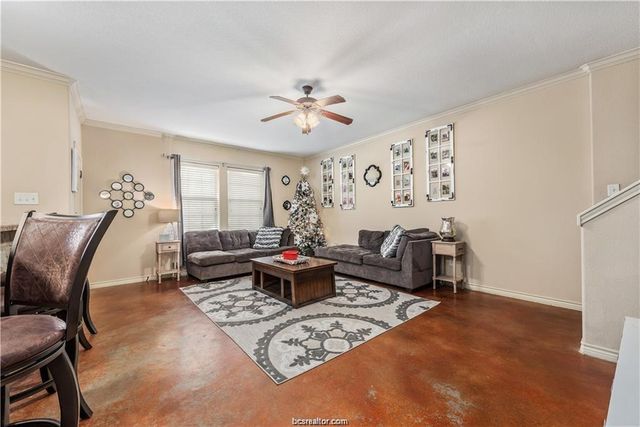 3305 Cullen, College Station, TX 77845