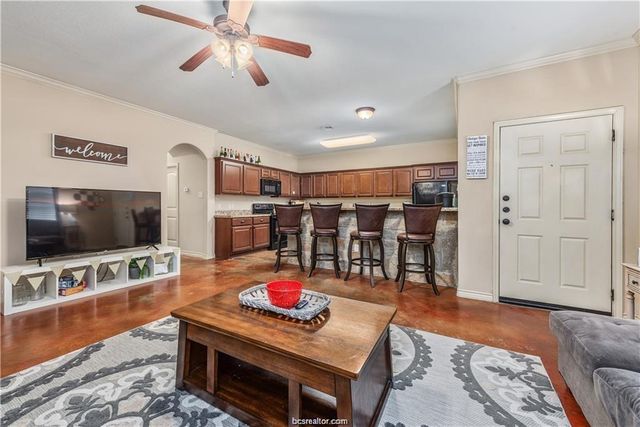 3305 Cullen, College Station, TX 77845