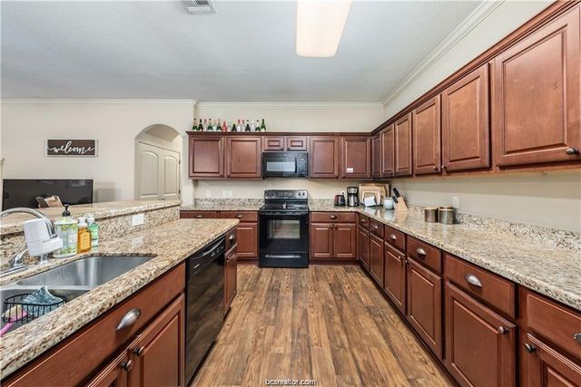 3305 Cullen, College Station, TX 77845