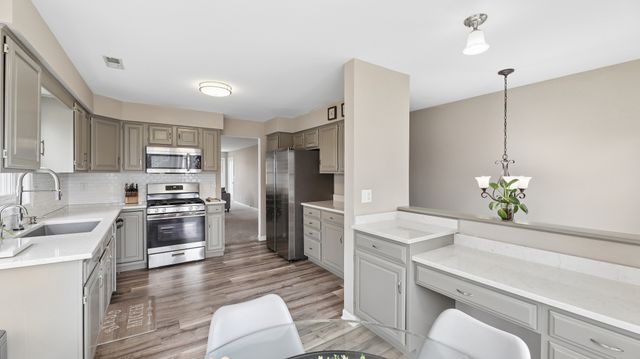 544 Bradbury Lane 544, Geneva, IL 60134