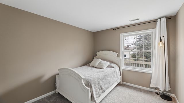 544 Bradbury Lane 544, Geneva, IL 60134