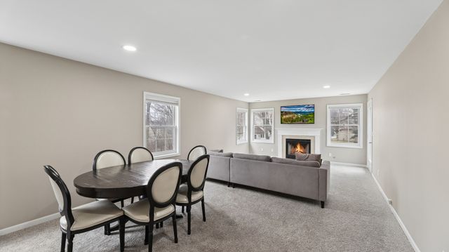 544 Bradbury Lane 544, Geneva, IL 60134