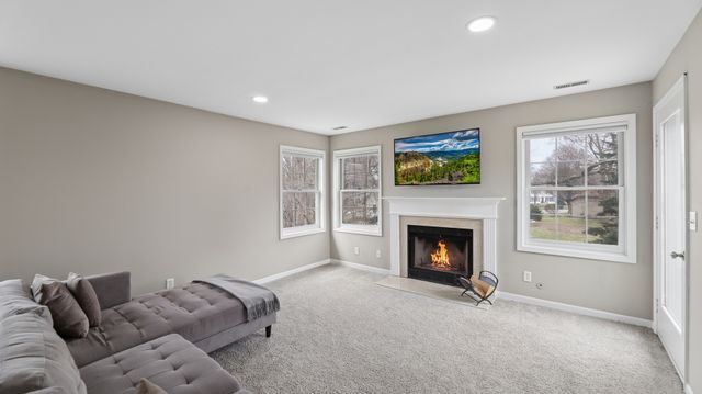 544 Bradbury Lane 544, Geneva, IL 60134