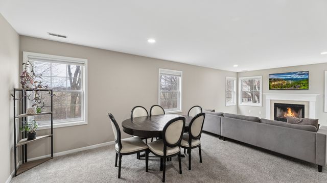 544 Bradbury Lane 544, Geneva, IL 60134