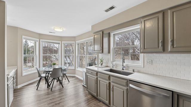 544 Bradbury Lane 544, Geneva, IL 60134