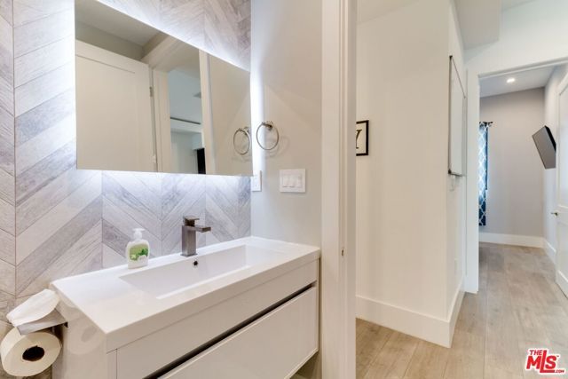 4826 W Pickford, Los Angeles, CA 90019
