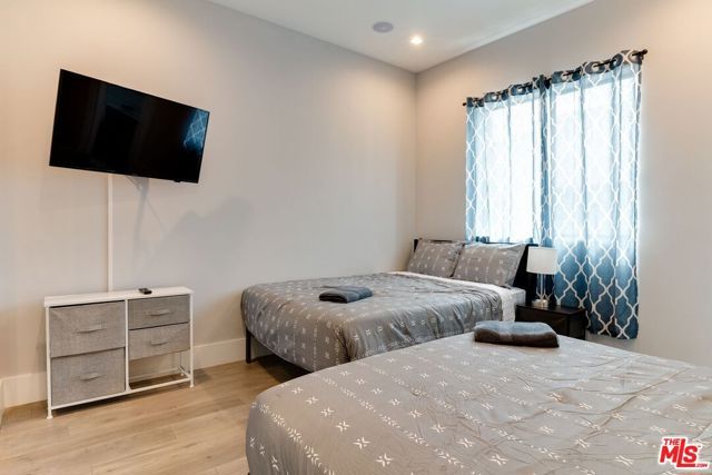 4826 W Pickford, Los Angeles, CA 90019
