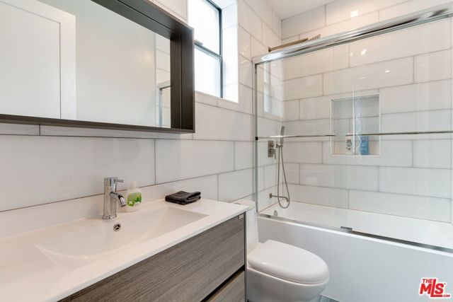 4826 W Pickford, Los Angeles, CA 90019