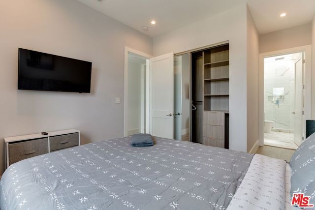 4826 W Pickford, Los Angeles, CA 90019