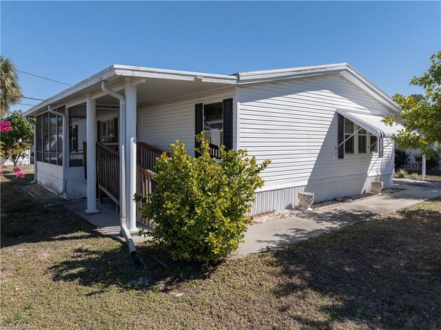 205 Carriage LN, North Fort Myers, FL 33917