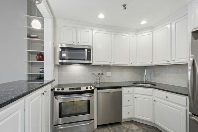130 Pembroke St 2, Boston, MA 02118