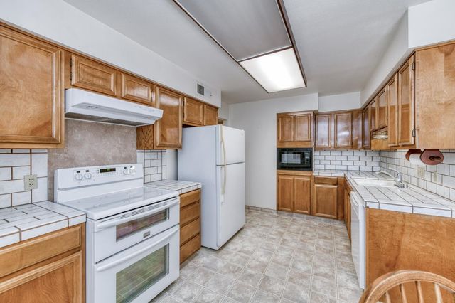 1817 W Santa Ana Avenue, Fresno, CA 93705