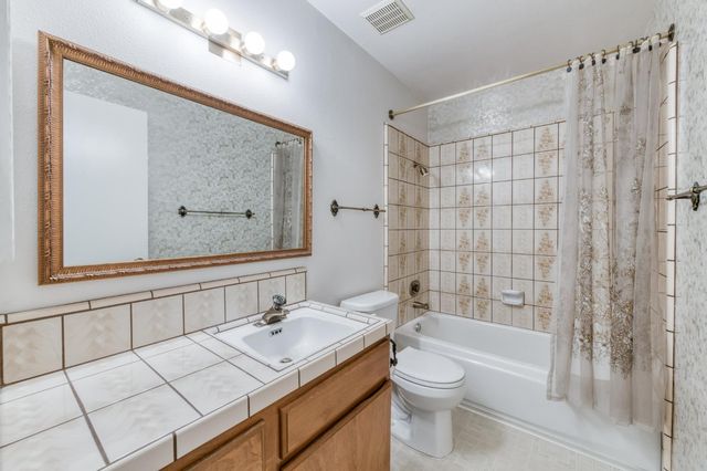 1817 W Santa Ana Avenue, Fresno, CA 93705