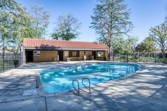 1817 W Santa Ana Avenue, Fresno, CA 93705