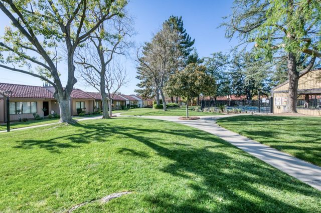 1817 W Santa Ana Avenue, Fresno, CA 93705