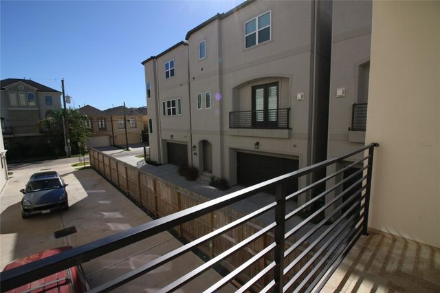 5506 E Petty Street, Houston, TX 77007