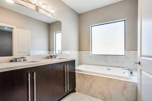 5506 E Petty Street, Houston, TX 77007