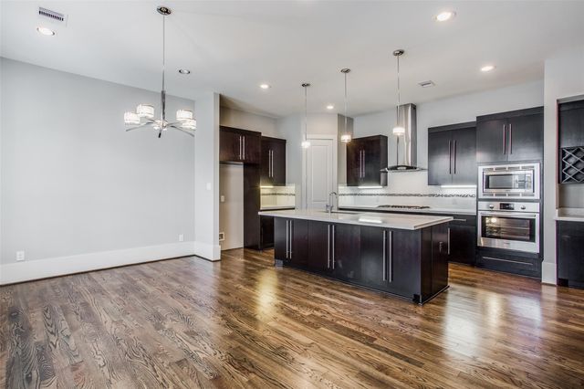 5506 E Petty Street, Houston, TX 77007