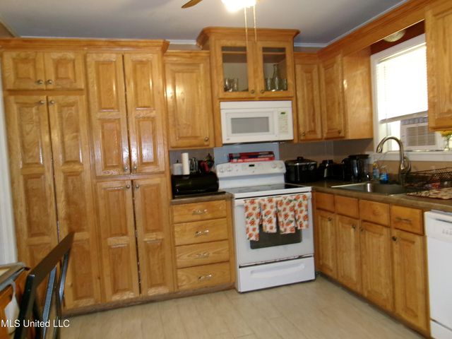 305 John Glenn Avenue, Natchez, MS 39120