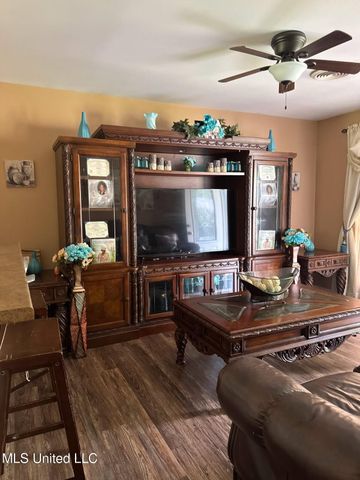 305 John Glenn Avenue, Natchez, MS 39120