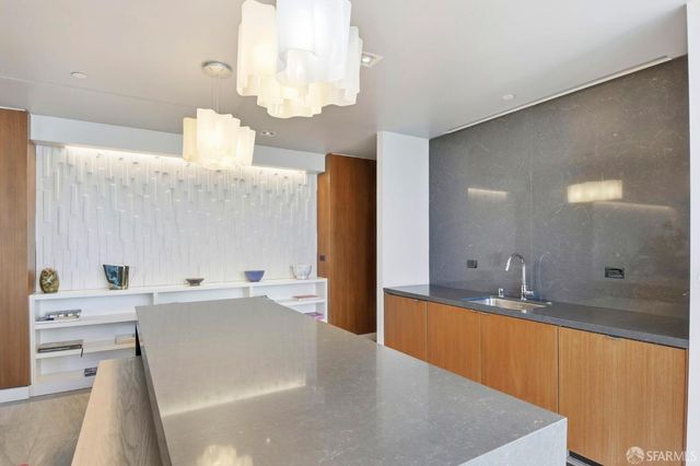1688 Pine Street E1008, San Francisco, CA 94109