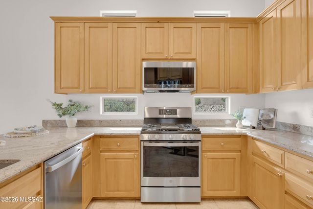 641 W Silver Eagle Court, Oro Valley, AZ 85755