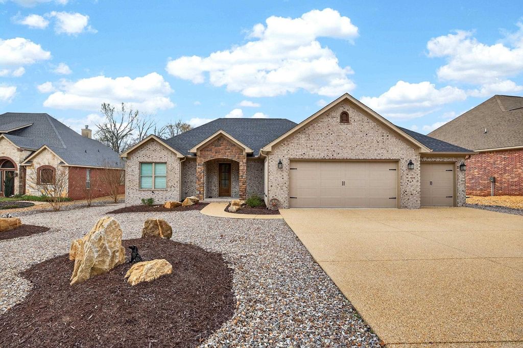 34 Algeciras Lane, Hot Springs Village, AR 71909