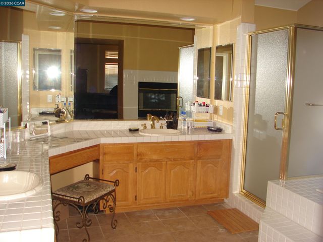 4110 Forest Hill Ct, Hayward, CA 94542