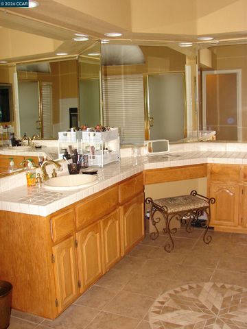 4110 Forest Hill Ct, Hayward, CA 94542