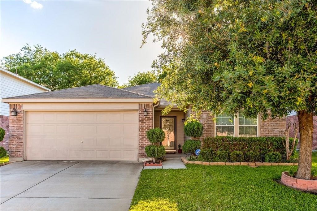 9221 Goldenview Drive, Fort Worth, TX 76244