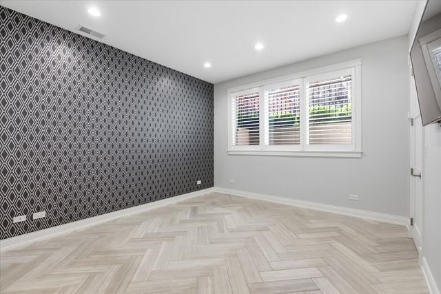 850 W Lill Avenue 1, Chicago, IL 60614