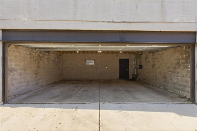 850 W Lill Avenue 1, Chicago, IL 60614