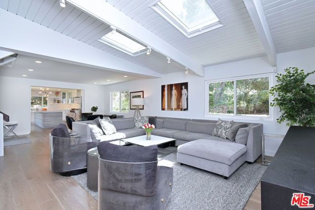 13413 Bayliss Road, Los Angeles, CA 90049