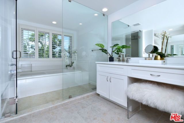 13413 Bayliss Road, Los Angeles, CA 90049