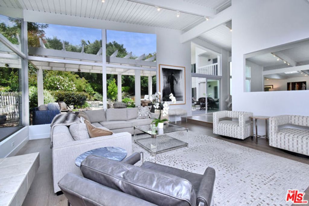 13413 Bayliss Road, Los Angeles, CA 90049