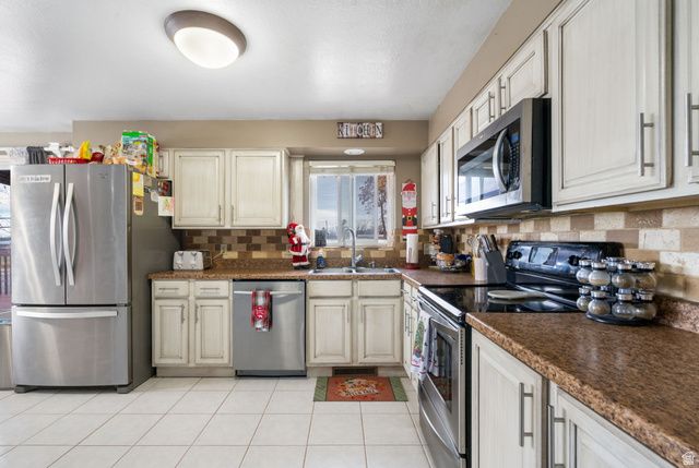 5076 S 4700 W, Hooper, UT 84315