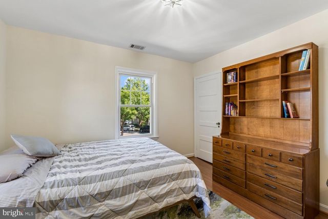 1002 N COLUMBUS ST N, Alexandria, VA 22314