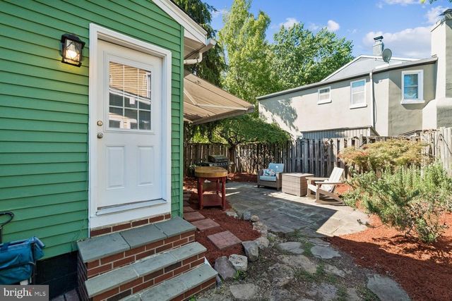 1002 N COLUMBUS ST N, Alexandria, VA 22314