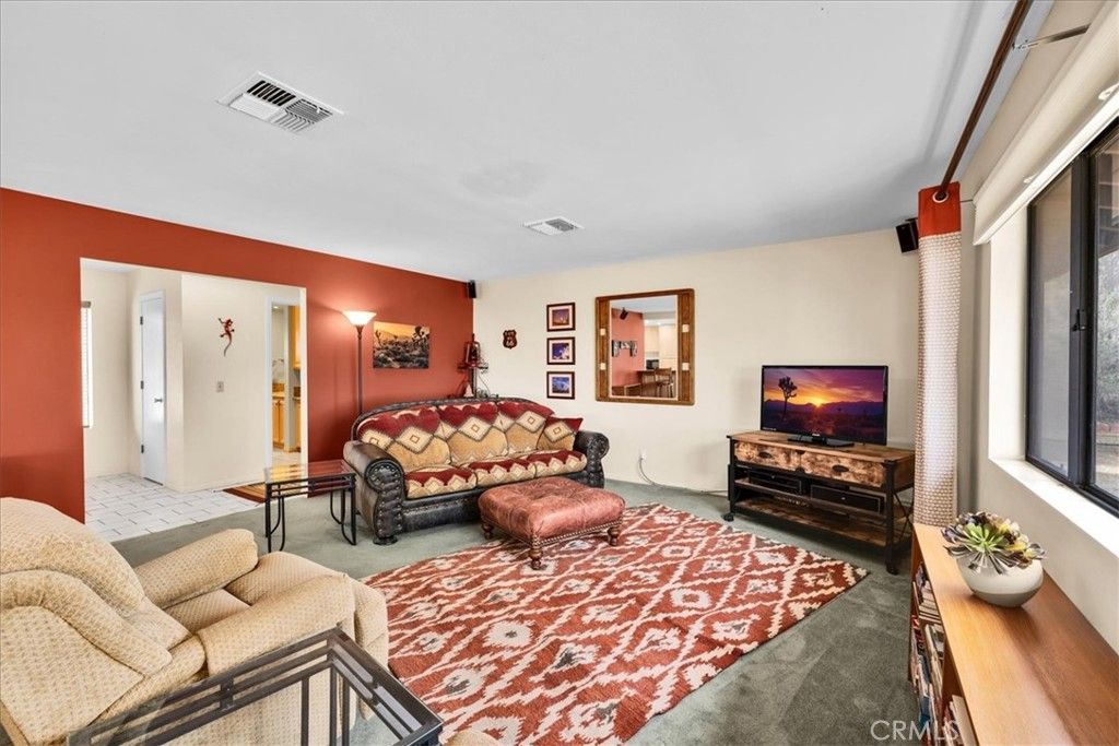 Image 10 of property listing at 61746 Melton Trail, Joshua Tree, CA 92252