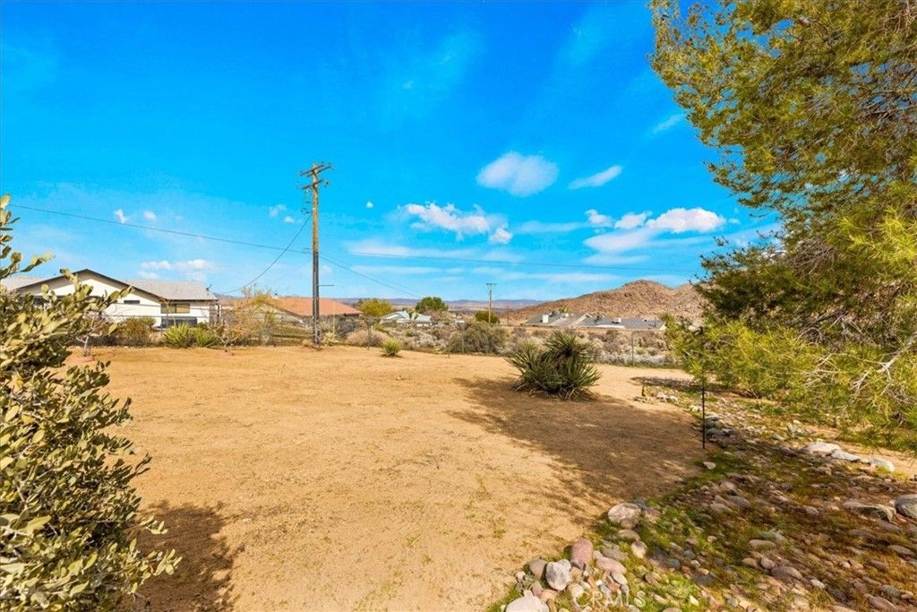 Image 37 of property listing at 61746 Melton Trail, Joshua Tree, CA 92252