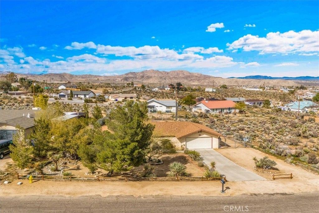 Image 4 of property listing at 61746 Melton Trail, Joshua Tree, CA 92252