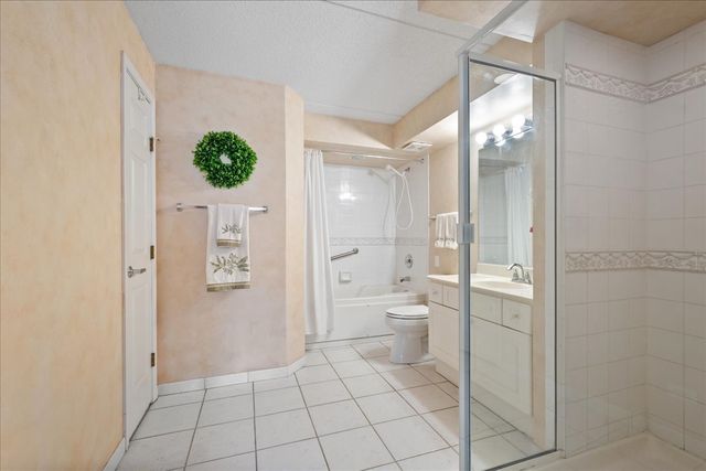 3850 W Bryn Mawr Avenue 310, Chicago, IL 60659