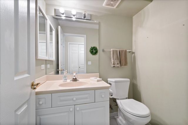 3850 W Bryn Mawr Avenue 310, Chicago, IL 60659