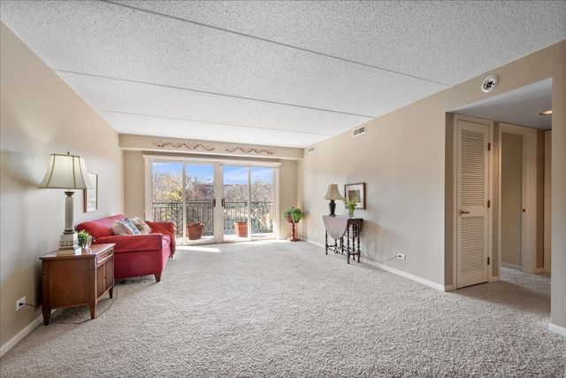 3850 W Bryn Mawr Avenue 310, Chicago, IL 60659