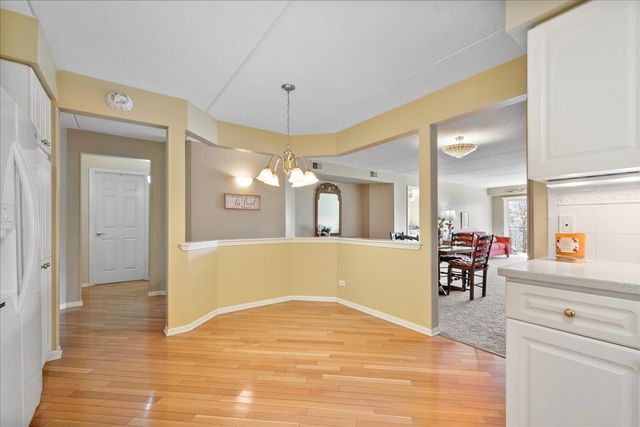 3850 W Bryn Mawr Avenue 310, Chicago, IL 60659