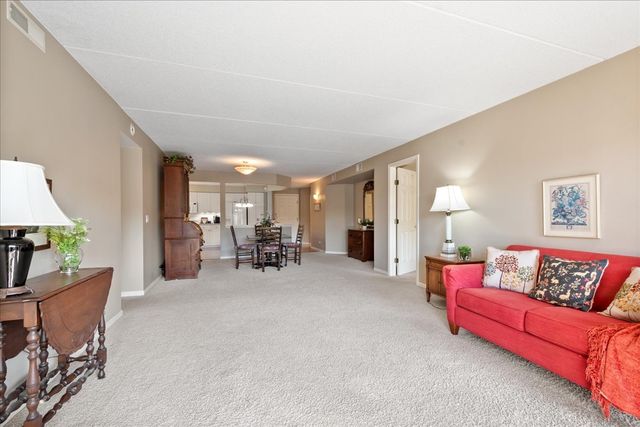 3850 W Bryn Mawr Avenue 310, Chicago, IL 60659