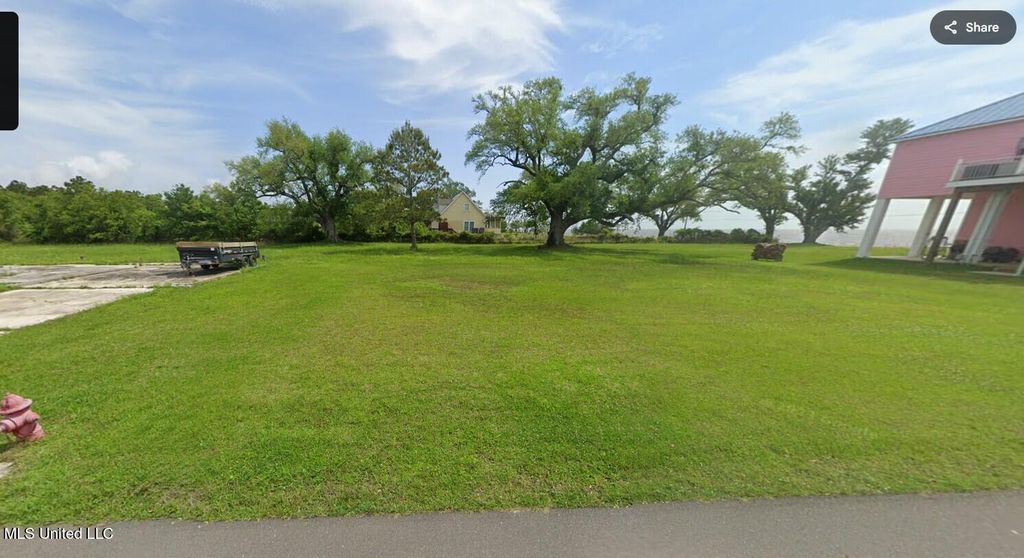 108 Market Street, Waveland, MS 39576